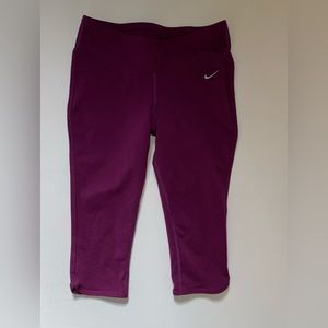 Nike FIT DRY Size XS Below Knee